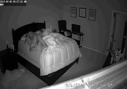 Mature milf prend le sperme épais charge sur la chatte.