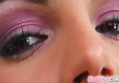 Hot babe obtient sa chatte rose slammed dur.