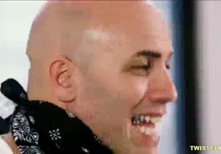 Finale pleine de sperme pour le gangbang de saya avec deux mecs.