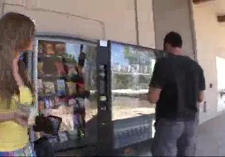 Des papas cochons séchangent des giclées de sperme dans ce spectacle coquin