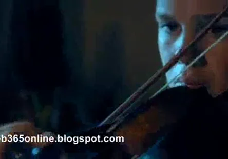 Bébé au gros cul suçant et baisant pour vous.