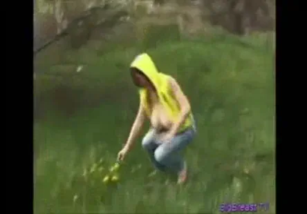 Elle voulait tellement ma bite dans la voiture, que ma gf est rentrée à la maison.