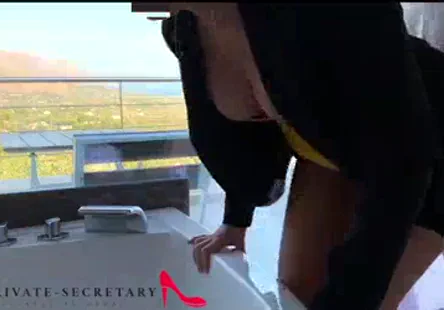 Girlfriend prend grosse bite et obtient cumshot sur ses seins.