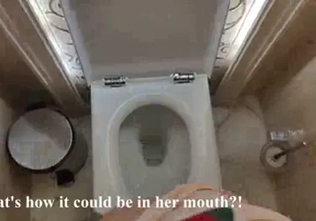 Jeune adolescente ébène baisée en levrette, chatte et bouche.