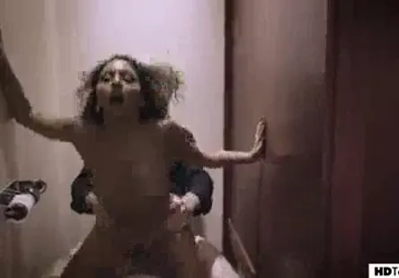 Tinder slut sucer ma bite dans lhôtel.