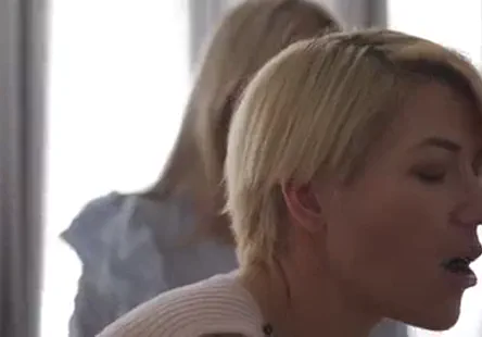 Une vieille mamie sale adore senvoyer en lair et avaler des tonnes de sperme comme la sale pute quelle est