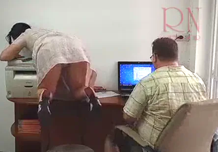 La levrette est sa position préférée car elle permet à papy de sentir quun vrai homme est en elle, tout en profitant du plaisir dêtre pénétrée par derrière.