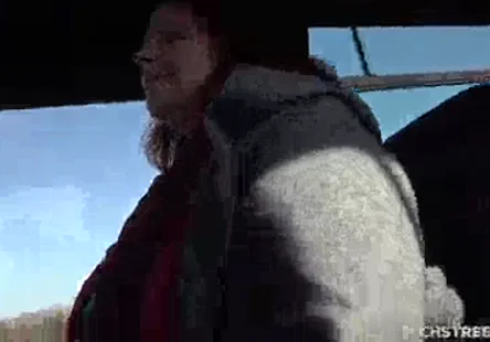 Un jeune étalon se fait fister par un vieux de la vieille ayant de lexpérience dans les aventures anales et de fisting.