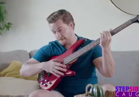 Des sœurs de sororité sucent des bites comme des pros.