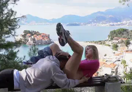 Nous avons défoncé le cul de ma belle-fille comme un marteau-piqueur jusquà ce quelle demande pitié.