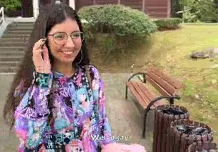 Adolescente baise son cul dur et rapide.