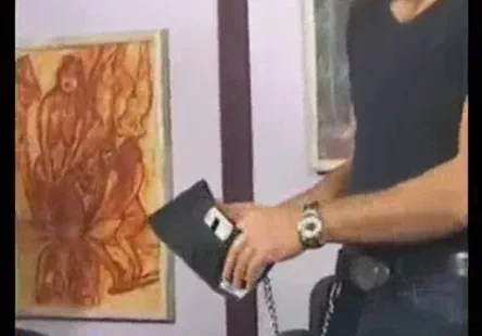 Big tits fille se fait baiser sur le lit avec un grand creampie.