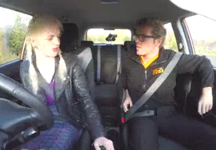 Maman enceinte se fait creuser par une grosse bite.