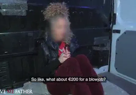 Adolescente noire sexy aime la bite dans son cul.