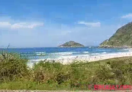 Masturbation sur le balcon en talons hauts.