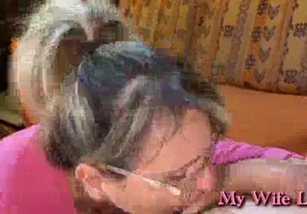 Fembot me taquine et se branle.