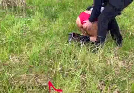 Jeune amateur latina adolescente se baise sur la caméra.